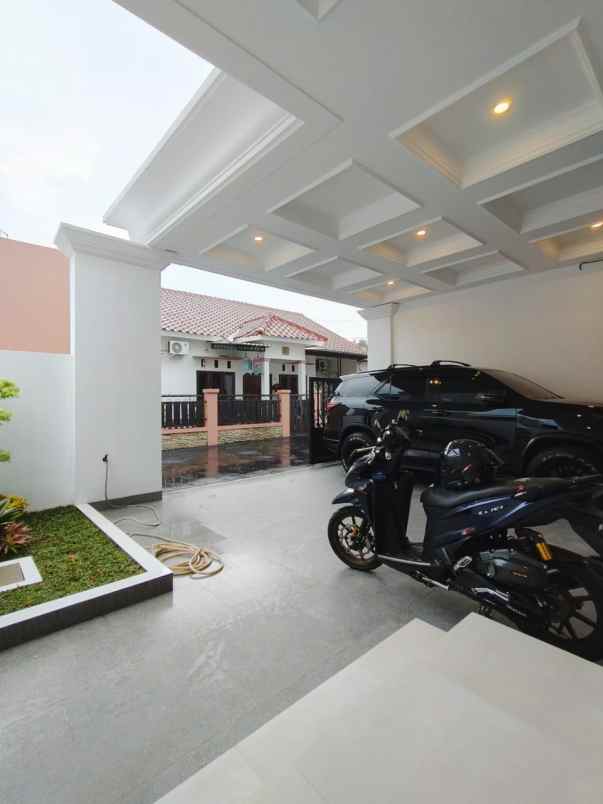 rumah baru modern klasik di ciracas jaktim