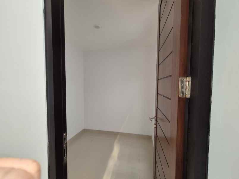 rumah baru modern minimalis dalam komplek siap huni