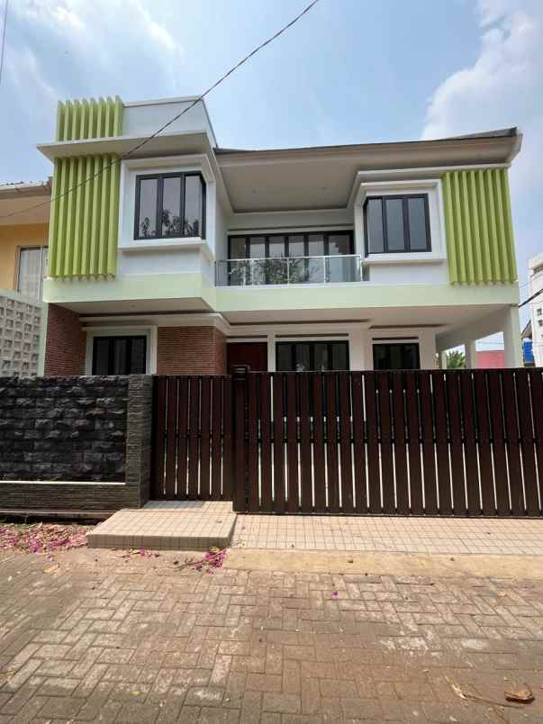 rumah baru modern minimalis dalam komplek siap huni