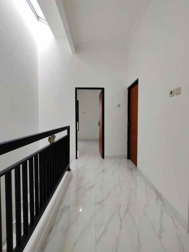 rumah baru siap huni di lubang buaya jaktim