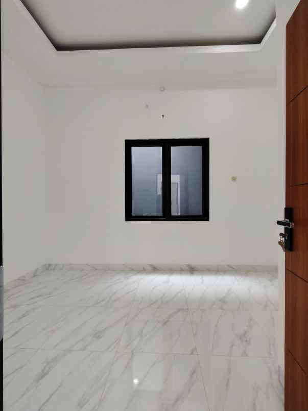 rumah baru siap huni di lubang buaya jaktim