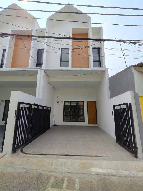 rumah baru siap huni di lubang buaya jaktim