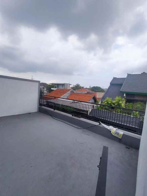 rumah baru surabaya selatan jemur andayani