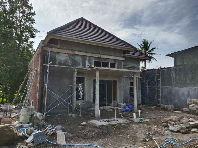 rumah cantik besar murah di ngemplak