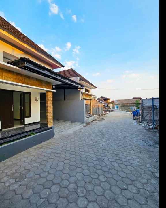 rumah cantik desain modern di ngemplak sleman