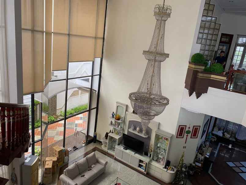 rumah cempaka carport 15mobil lap basket indoor mewah