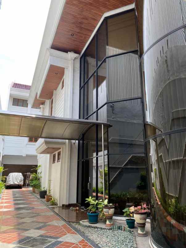 rumah cempaka carport 15mobil lap basket indoor mewah