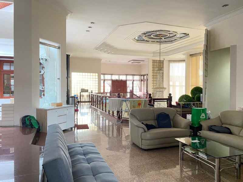 rumah cempaka carport 15mobil lap basket indoor mewah