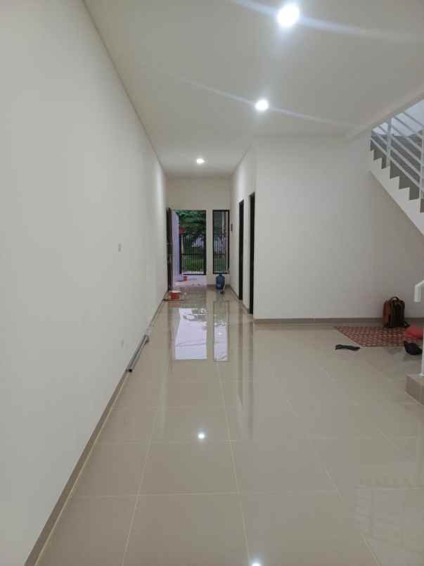 rumah dalam komplek kav dki meruya utara