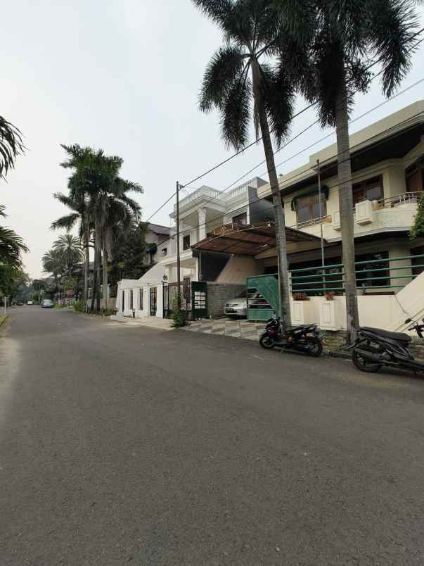 rumah dalam komplek view danau di cibubur jaktim