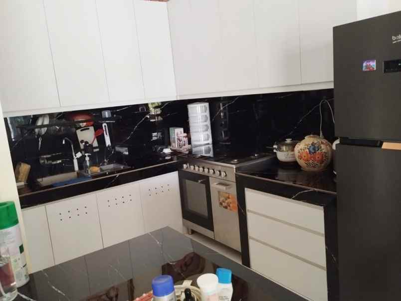 rumah dijual 4 lantai di mutiara gading city bekasi