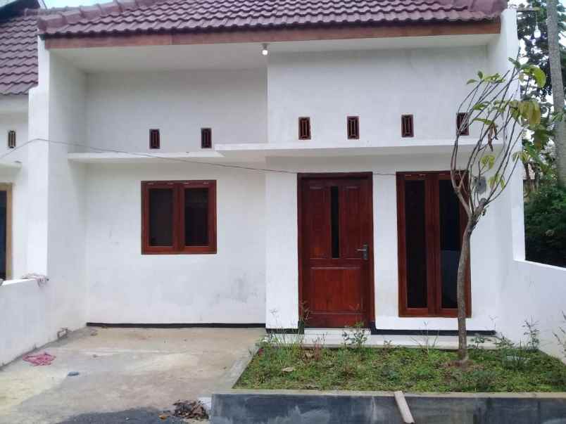 rumah genitri ngenep kec karang