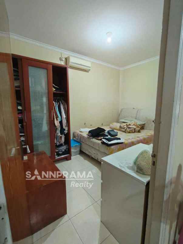 rumah hook 6 kamar di sukmajaya depok imllin