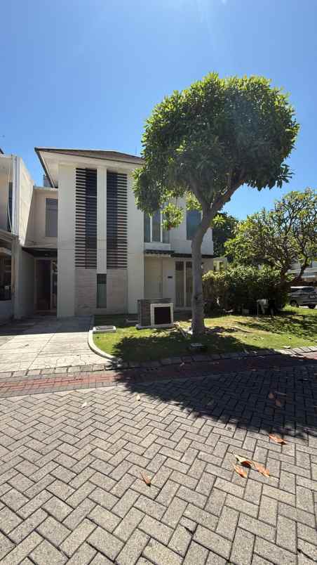 rumah hook kosongan di east coast park pakuwon city