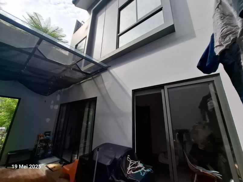 rumah hook siap huni di cluster kfc jakarta timur