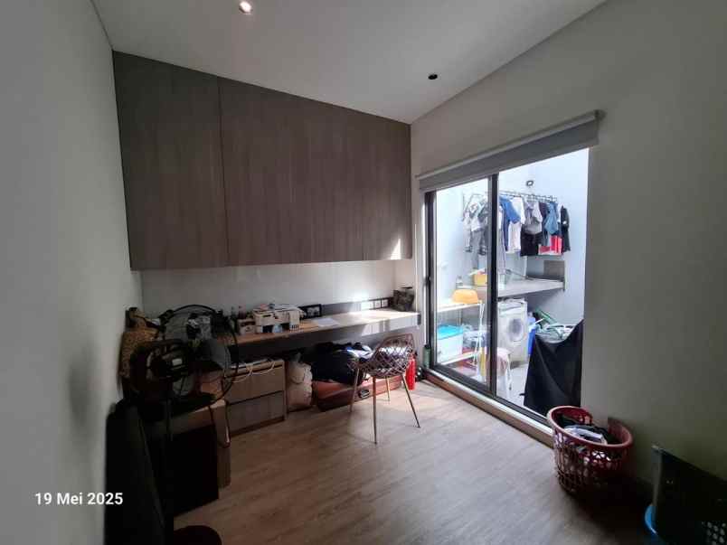 rumah hook siap huni di cluster kfc jakarta timur