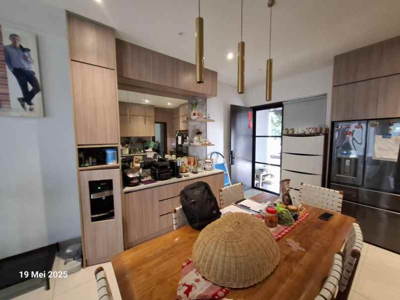 rumah hook siap huni di cluster kfc jakarta timur