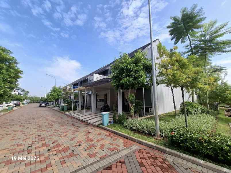 rumah hook siap huni di cluster kfc jakarta timur