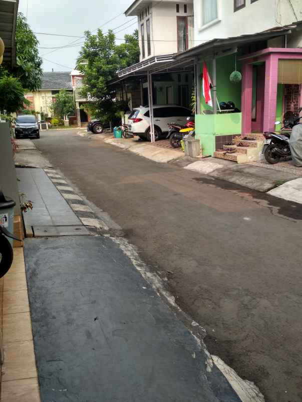 rumah jalan legoso raya