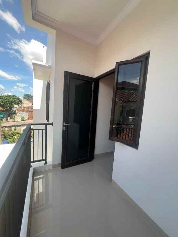 rumah jl komplek timah depok