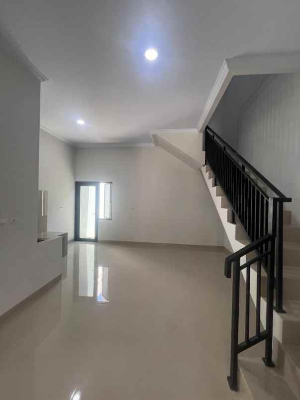 rumah jl komplek timah depok