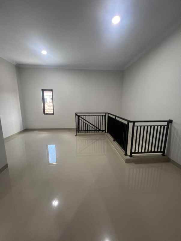 rumah jl komplek timah depok