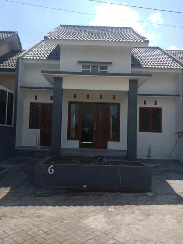 rumah jl sekar sari tlogowaru