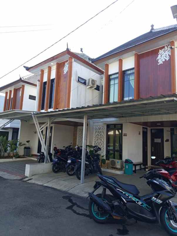 rumah kost 8 kamar full