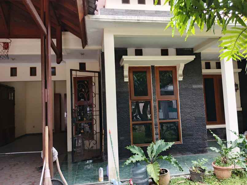rumah lux 4 kamar tidur 3 kamar mandi di antapani bdg