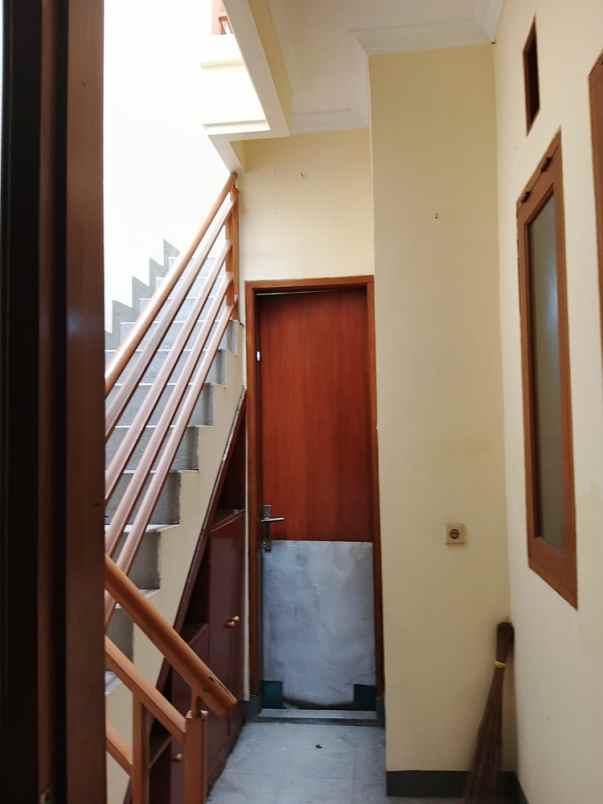 rumah lux 4 kamar tidur 3 kamar mandi di antapani bdg