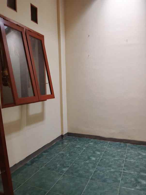 rumah lux 4 kamar tidur 3 kamar mandi di antapani bdg