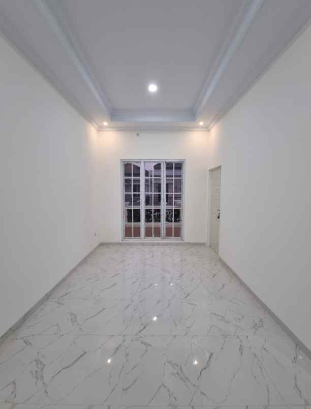rumah mewah 2 lantai dalam cluster di mampang depok