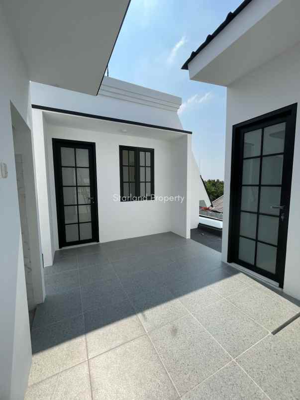 rumah mewah american classic dekat joglo