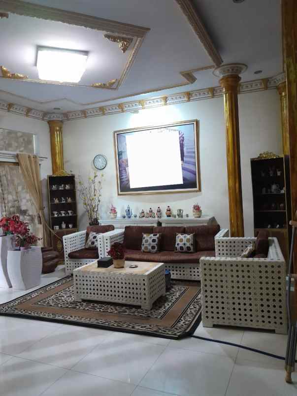 rumah mewah dua lantai siap huni