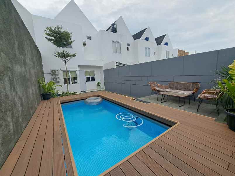 rumah mewah private pool di sawangan depok