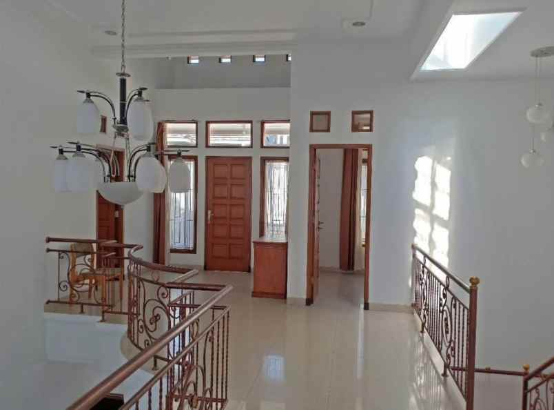 rumah mewah regol ancol kota bandung dalam cluster