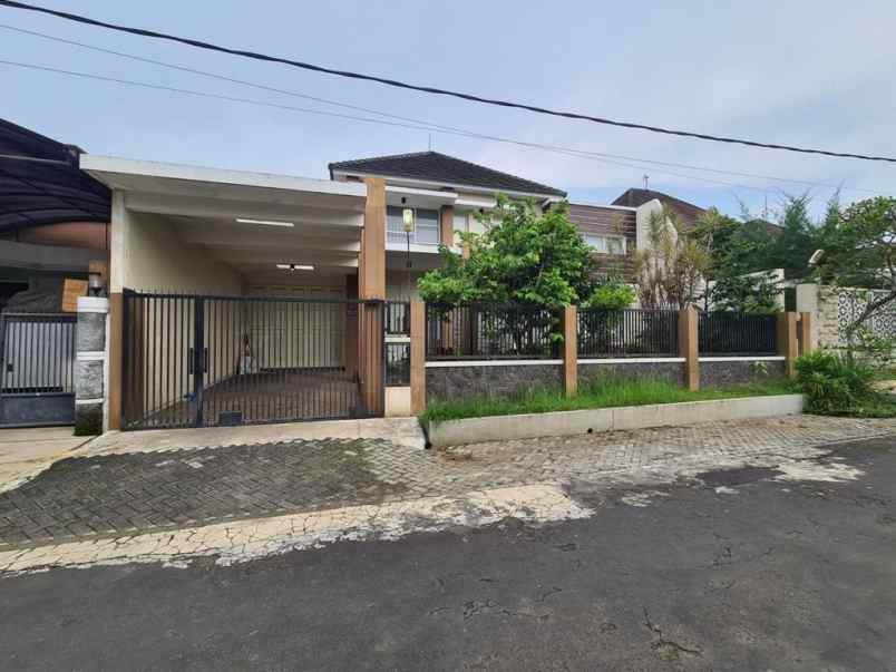 rumah mewah siap huni lokasi dekat unmer