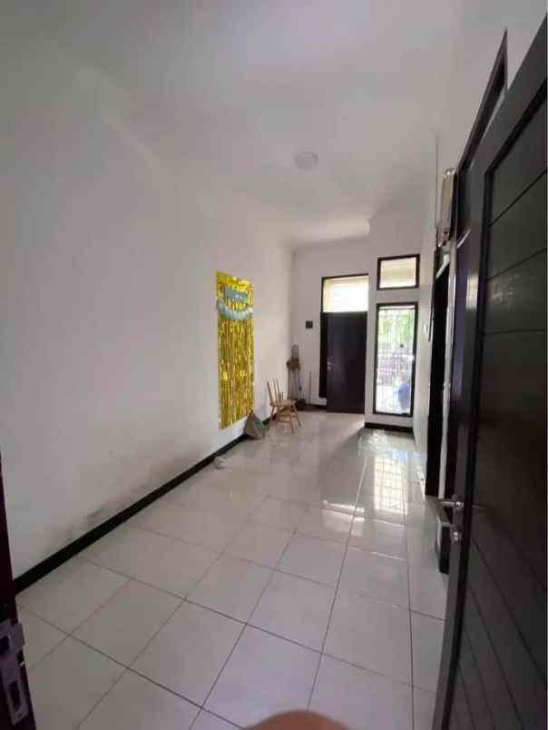 rumah minimalis komplek cihanjuang row jalan besar