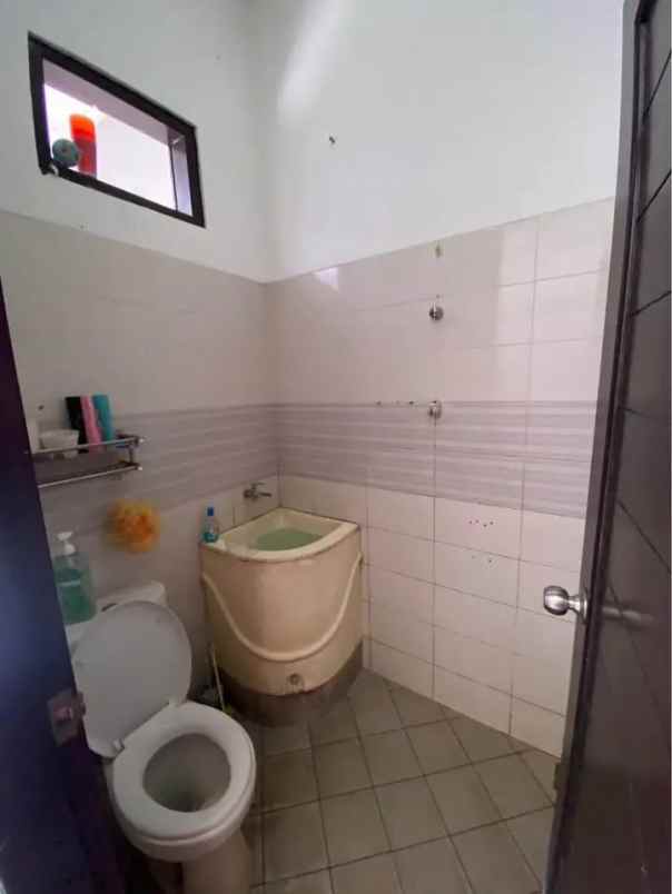 rumah minimalis komplek cihanjuang row jalan besar