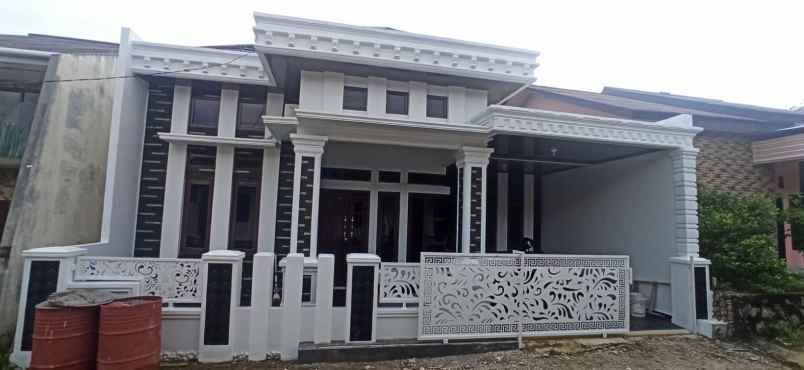 rumah minimalis warna putih hitam