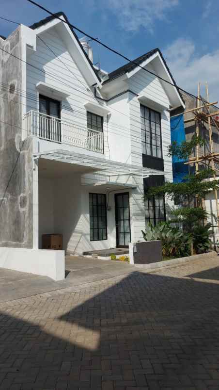 rumah modern 600 juta an dekat rs soepraon