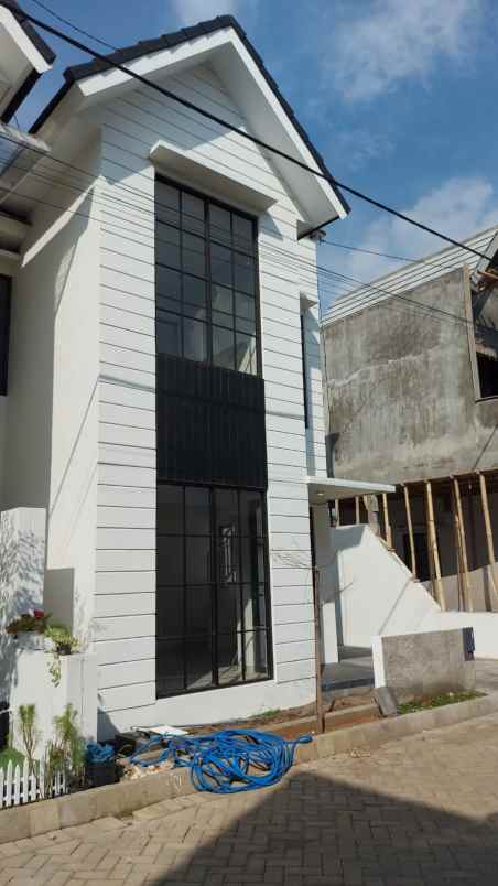 rumah modern 600 juta an dekat rs soepraon