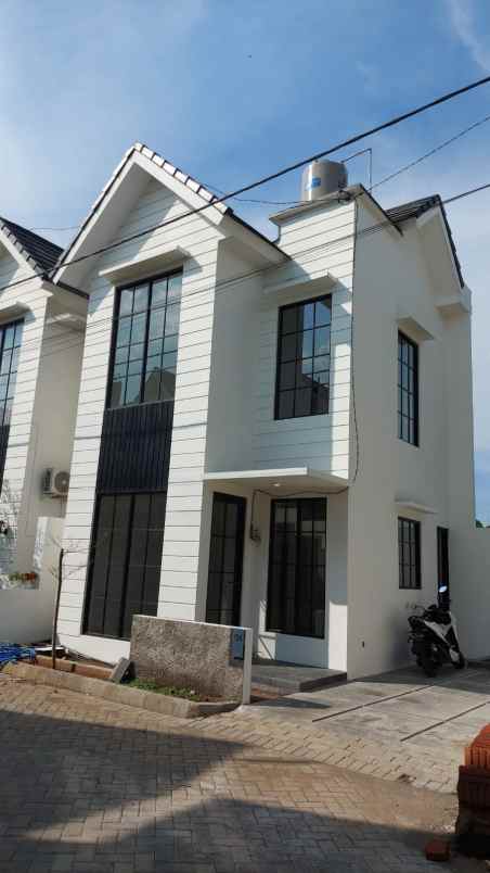 rumah modern 600 juta an dekat rs soepraon