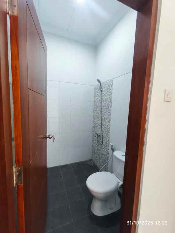 rumah modern dalam perumahan dekat gerbang tol kalasan