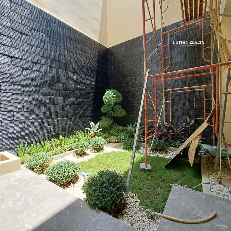 rumah modern kontemporer lenteng agung dalam cluster