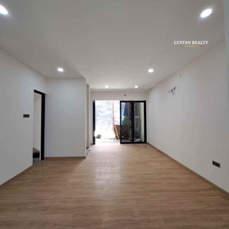 rumah modern kontemporer lenteng agung dalam cluster