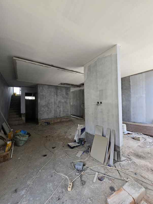 rumah modern minimalis bebas banjir di duren sawit