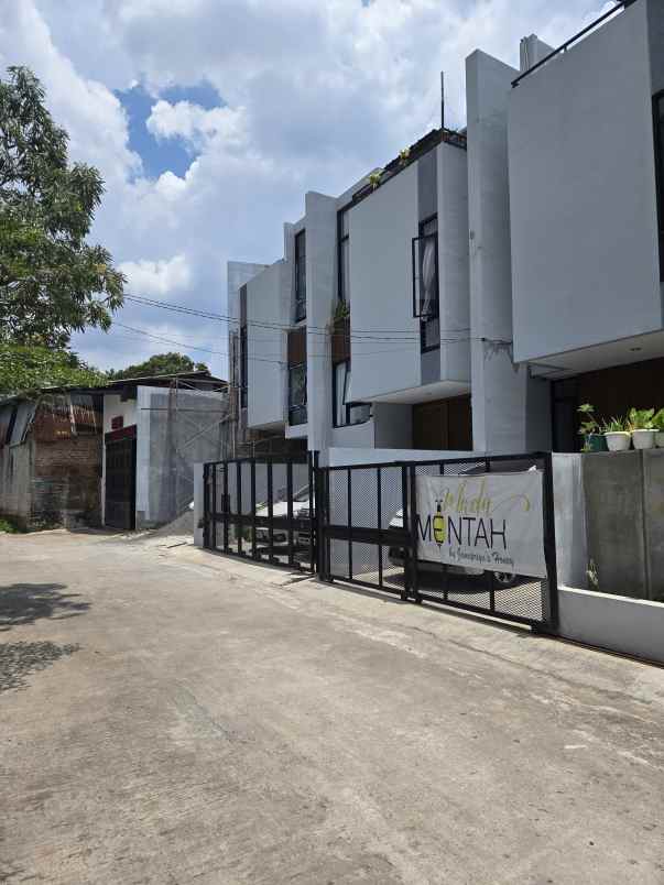 rumah modern minimalis bebas banjir di duren sawit