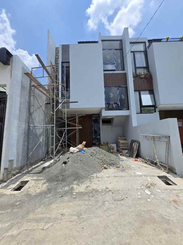 rumah modern minimalis bebas banjir di duren sawit