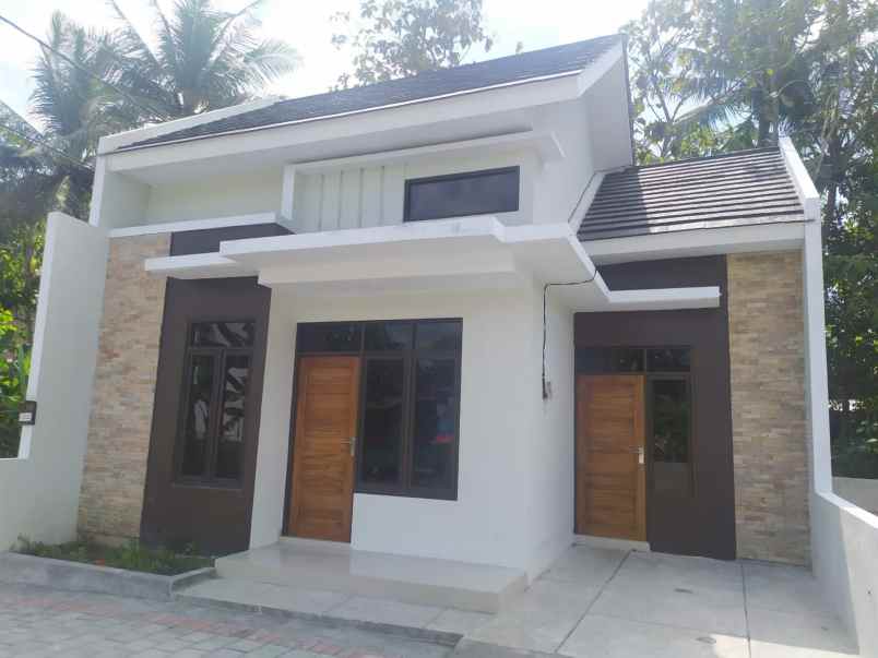 rumah murah desain modern dekat umy
